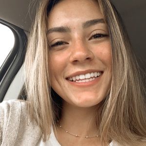 Meet your Posher, Alexis